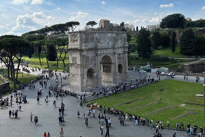 Rome: Colosseum, Roman Forum & Palatine Hill Visit + Audio Guide - Timing, crowds, and the one-hour entry rule