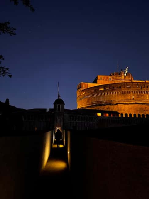 Rome: Evening Tour of Passetto di Borgo and Audio Guide App - Why the Passetto feels different after dark