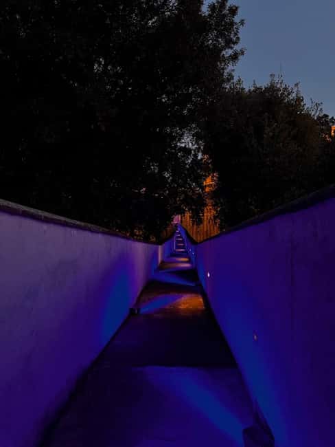 Rome: Evening Tour of Passetto di Borgo and Audio Guide App - Sala Paolina and the architecture of power
