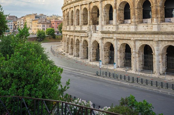 Rome: Hosted Access to the Colosseum with Audio Guide - Using the audio guide independently