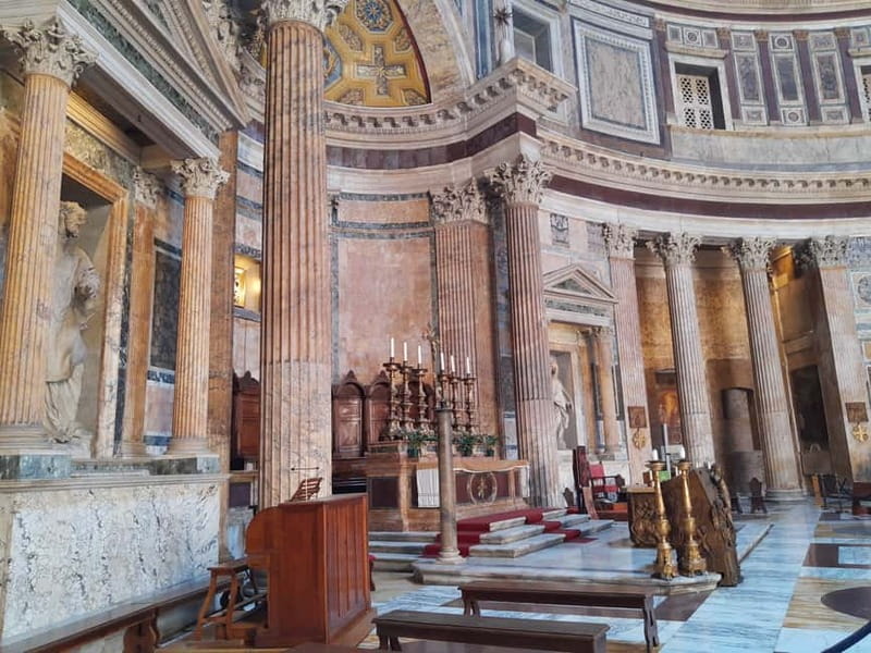 Rome: Pantheon Priority Entry Ticket & Audio Guide App - Looking up at the dome and Oculus