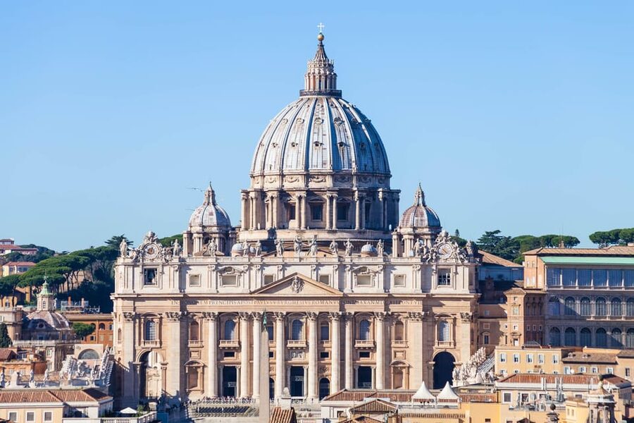 Rome: St.Peter's Basilica Audio Guide with Dome Tickets - Exploring the basilica with your phone