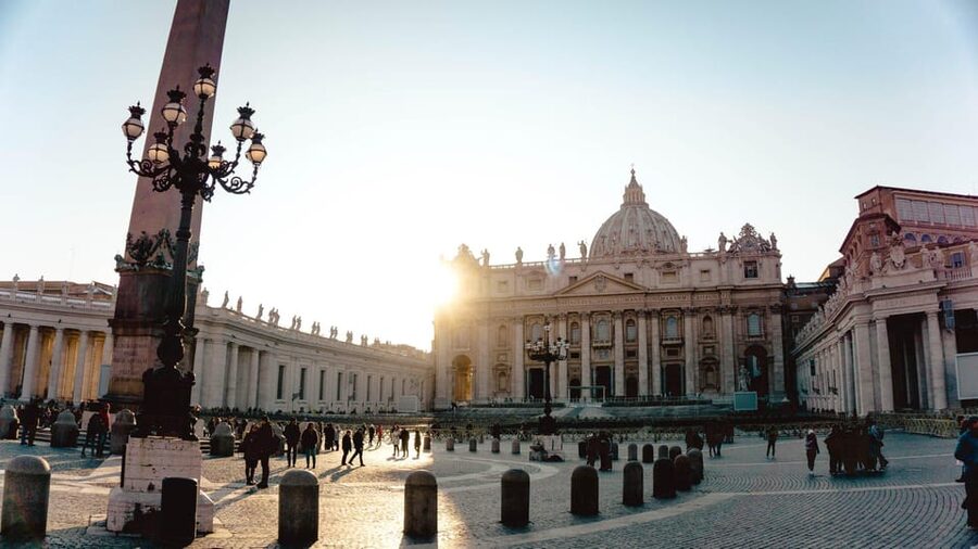 Rome: St. Peter’s Basilica Hosted Access with Audio Guide - Inside the basilica: start with the audio guide