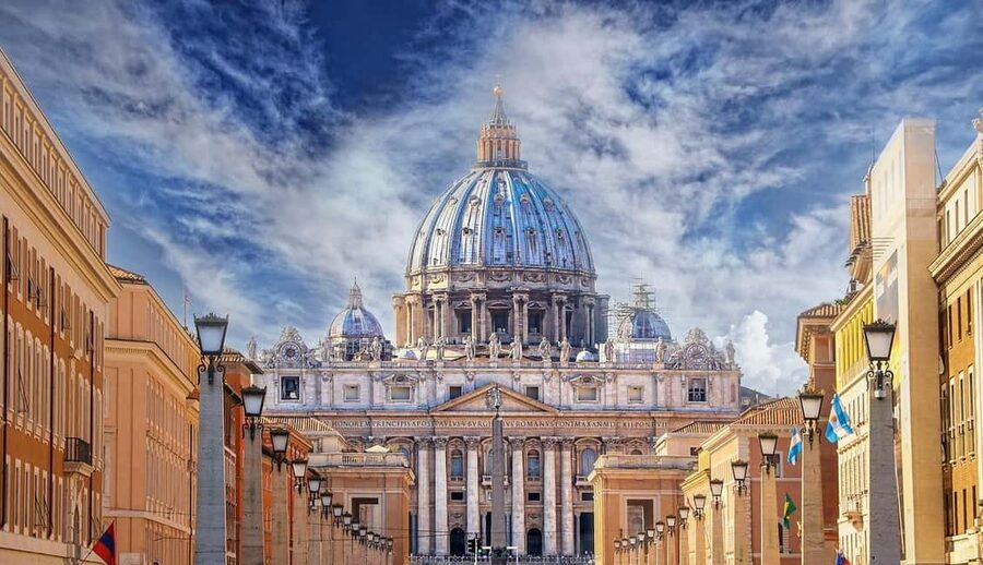 Rome:St. Peter's Basilica Hosted Entry + Official Audioguide - Entering through the separate entrance