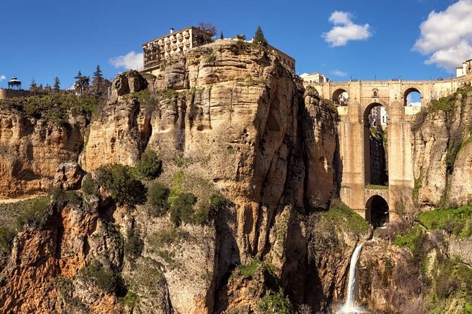 Ronda Self-Guided Audio Tour with Andalucia Travel Expert - Starting beside Alameda del Tajo