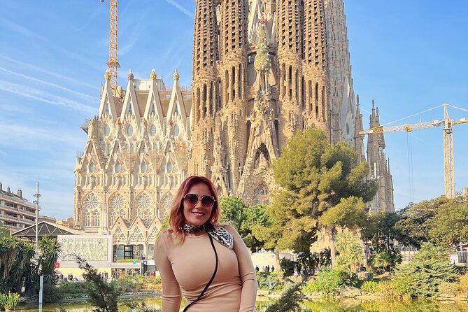 Sagrada Familia Skip The Queue With Audio Guide Tour - Inside the basilica: light, columns, and scale