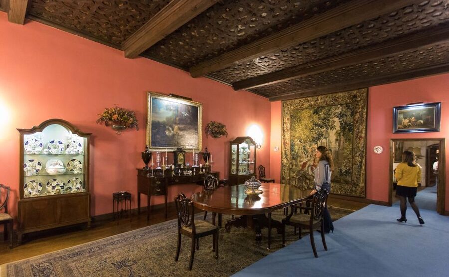 Salamanca: Monterrey Palace Audio-Guided Tour - How the audio format affects your visit