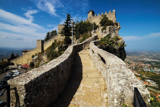 San Marino Walking Tour with Audio and Written Guide - Piazza della Libertà and the civic heart
