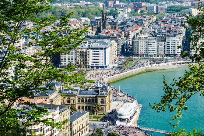 San Sebastian Scavenger Hunt & Highlights Self Guided Audio Tour - Gipuzkoa Plaza and Alderdi Eder Park