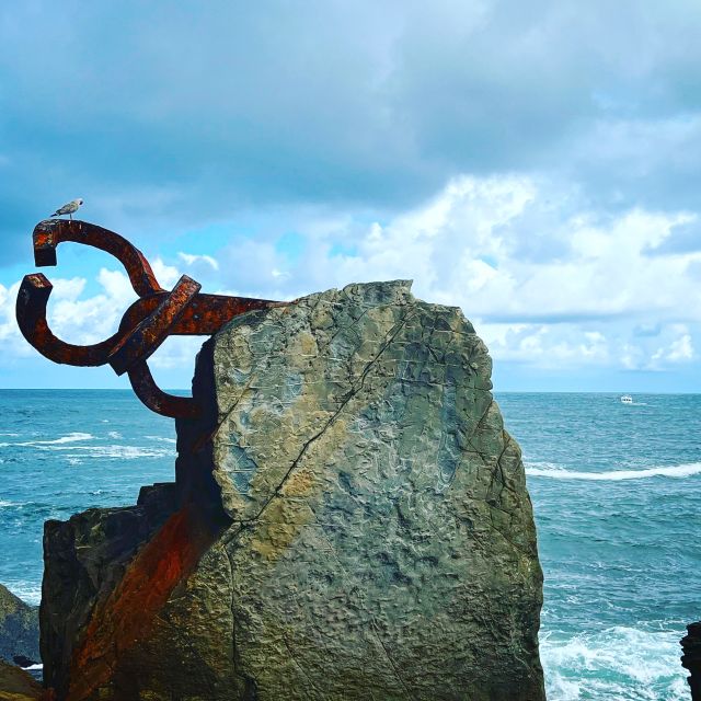 San Sebastian: Sustainable Catamaran Cruise with Audio Guide - Using the audio guide without missing the scenery