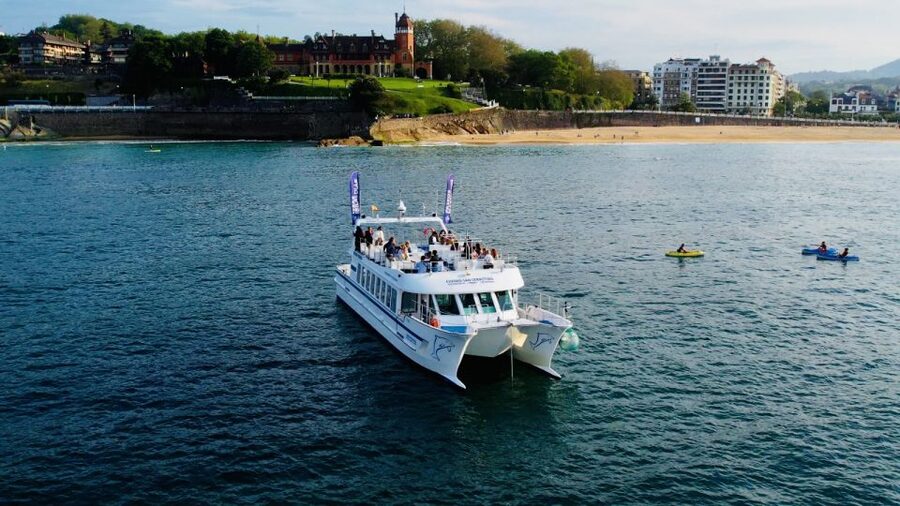 San Sebastian: Sustainable Catamaran Cruise with Audio Guide - Ten minutes across La Concha Bay