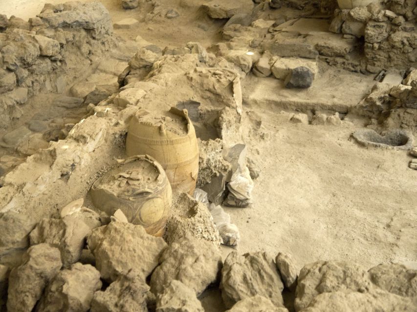 Santorini: Akrotiri Entry Ticket and Audio Guide - Following the route through a Bronze Age town