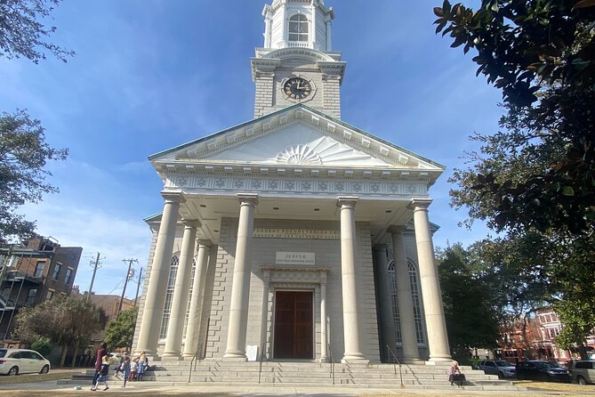 Savannah’s Historical District: A Self-Guided Audio Tour - The Forrest Gump filming location comes with a useful correction