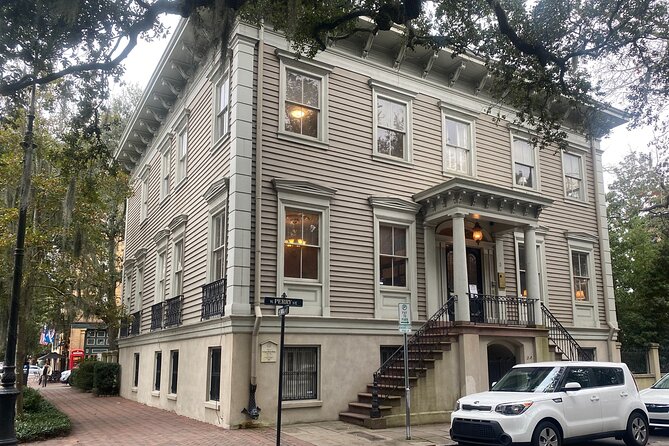 Savannah’s Historical District: A Self-Guided Audio Tour - Mercer-Williams House carries more story and atmosphere