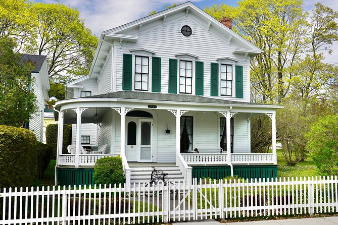 Scenic Mackinac Island: A Self-Guided Cycling Audio Tour - Starting at the State Park Visitors Center