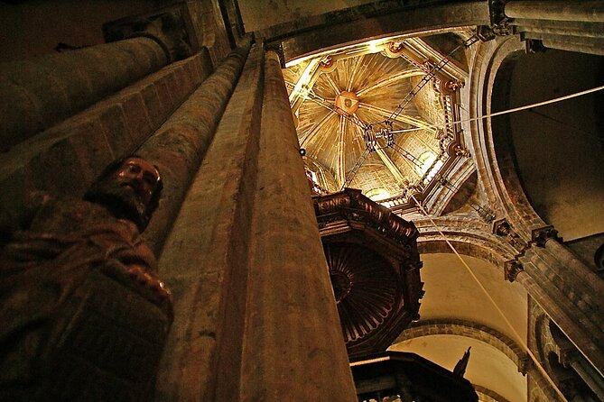 Secrets of Santiago de Compostela: Private Self-Guided Audio Tour - Read the symbols in Obradoiro Square