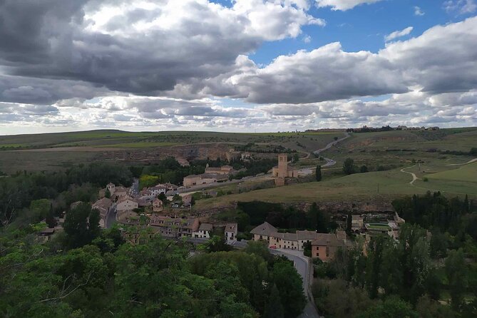 Segovia from the Aqueduct to the Alcazar: A Self-Guided Audio Tour - El Arco de La Claustra and the old-city feel