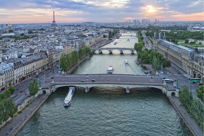 Seine River Cruise flexible ticket with Audio in Paris - 1 Hour - Why this one-hour cruise works so well in Paris