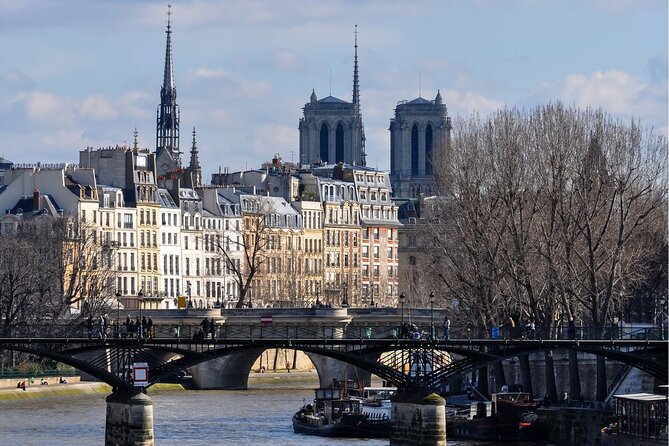 Seine River Cruise flexible ticket with Audio in Paris - 1 Hour - Audio in 12 languages, onboard or on your phone