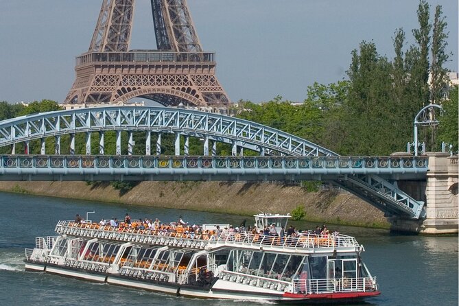 Seine River Cruise flexible ticket with Audio in Paris - 1 Hour - What you see during the 60-minute route