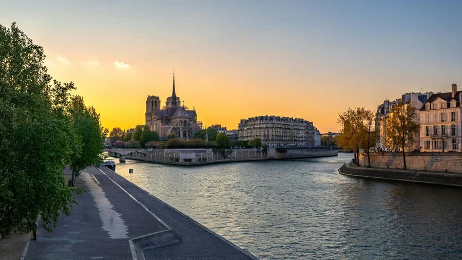 Seine River Cruise with Free Notre Dame Digital AudioGuide - Paris from the Seine, with the Eiffel Tower as your starting point