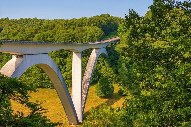 Self-Guided Audio Driving Tour in Natchez Trace Parkway - A Parkway That Follows an Older Road