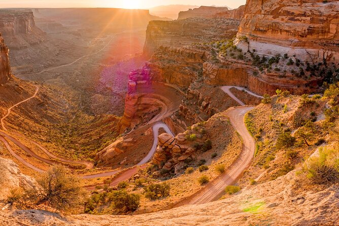 Self Guided Audio Driving Tour of Canyonlands - Mesa Arch is short to reach and easy to remember