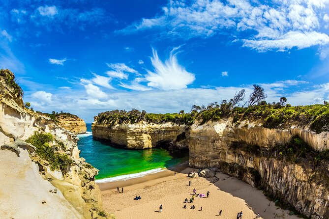 Self-Guided Audio Driving Tour of the Great Ocean Road, Australia - Split Point Lighthouse and the Memorial Arch