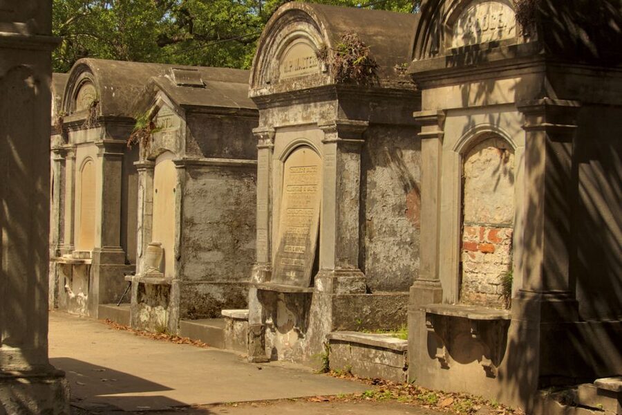 Self Guided Audio Ghost Tour in New Orleans in 6 Languages - What the audio format adds