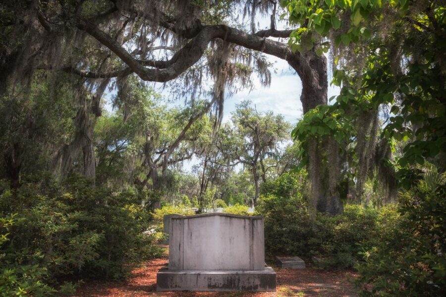 Self Guided Audio Ghost Tour in Savannah in 6 Languages - Following Savannah’s haunted locations