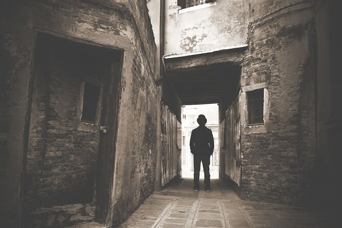 Self-Guided Audio Tour-Behind the shadow of evil: Jack the Ripper - Mitre Square and the case’s most famous location