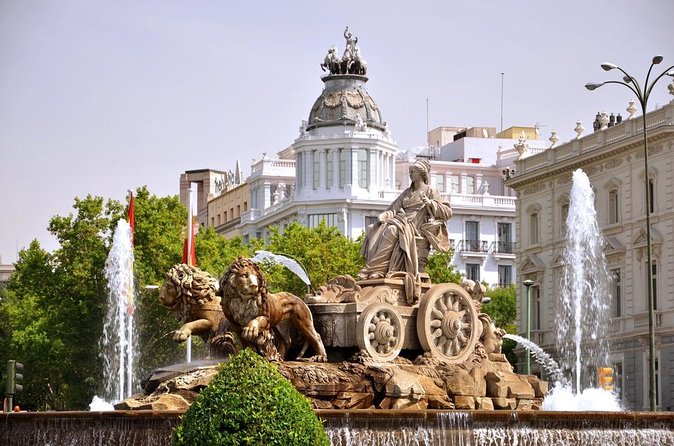 Self-Guided Audio Tour - Ghosts of Madrid: History and terror - Starting beneath the watch of Palacio de Linares