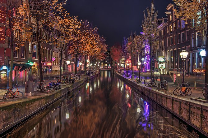 Self-Guided Audio Tour of The Red Light District - A secret church above a 17th-century house