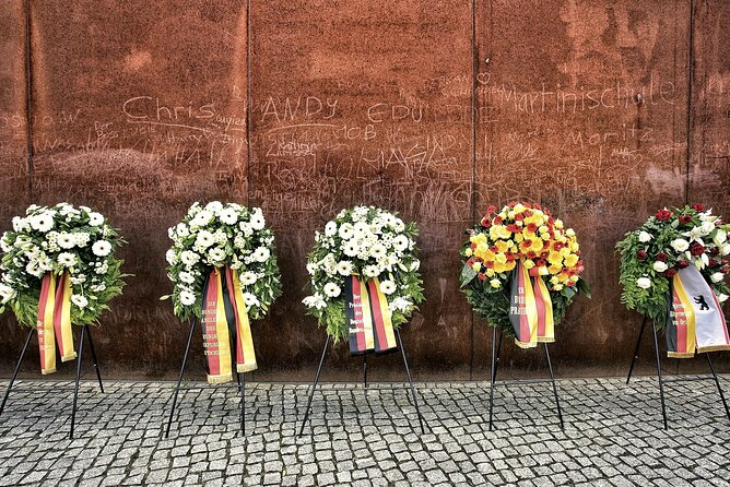 Self-Guided Audio Tour-The Fall of the wall: A light for humanity - What the Offline Audio Format Does Well