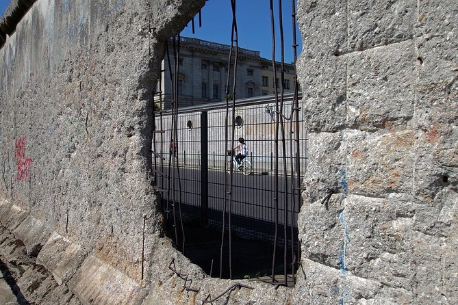 Self-Guided Audio Tour-The Fall of the wall: A light for humanity - The Bottom Line: Book It for Independence