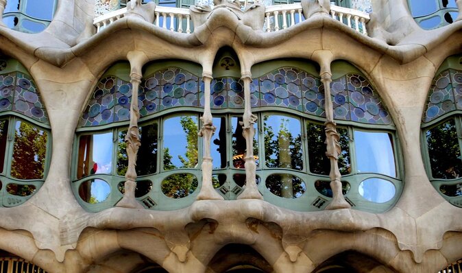 Self-Guided Audio Tour-The Surrealist Barcelona of Dalí and Gaudí - Ateneu Barcelonès and Barcelona’s intellectual side