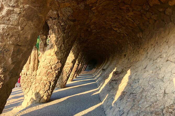 Self-Guided Audio Tour-The Surrealist Barcelona of Dalí and Gaudí - Plaça de Catalunya and Dalí’s final omens