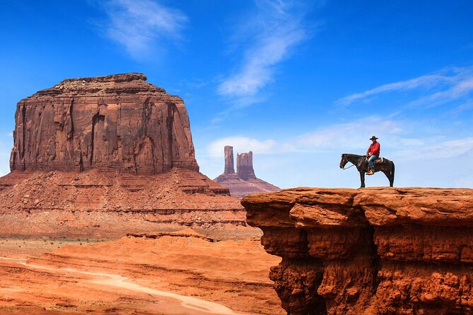Self Guided Driving Audio Tour of Monument Valley - Camel Butte and the final close-up formations