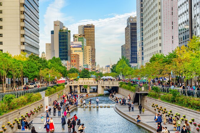 Seoul Self-Guided Audio Tour - Gyeongbokgung and Bukchon begin the royal story