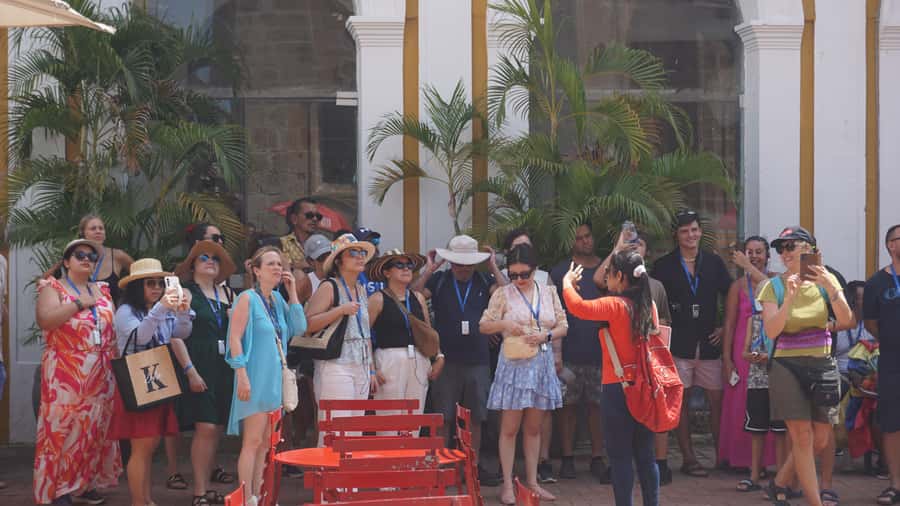 Shared Cartagena Old City Tour with Wireless Audio System - Bolívar Square and the colonial center