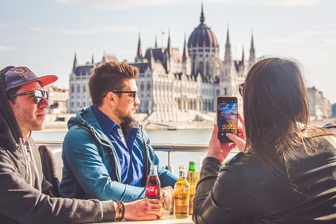 Sightseeing Cruise on the Danube with Audio Guide in Budapest - Finding a good seat and handling the crowd