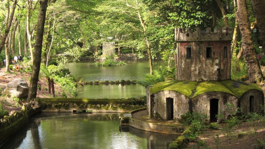 Sintra: 4 MAJOR Monuments Tour E-Car com GPS Audio Guide - Monserrate’s palace and exotic gardens