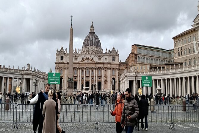 Skip the Line St Peter Basilica Papal Tomb Audio Guide with Water - Choosing your time in a busy Rome itinerary