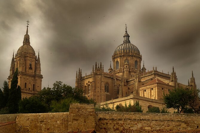 Spain’s Golden City: A Salamanca Audio Tour - Starting beneath Salamanca’s golden stone