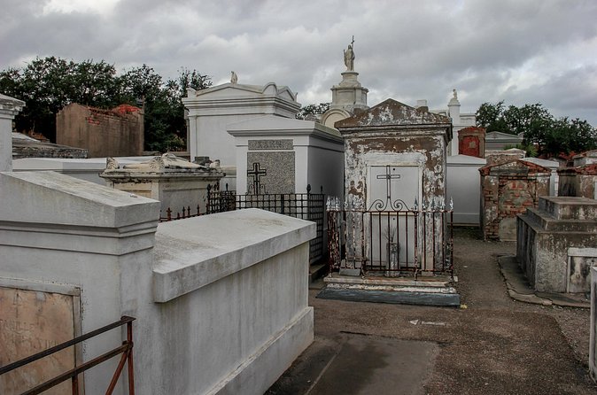 St Louis Cemetery No.3 New Orleans Burial Tradition Audio Guide - The main weakness: technology can get in the way