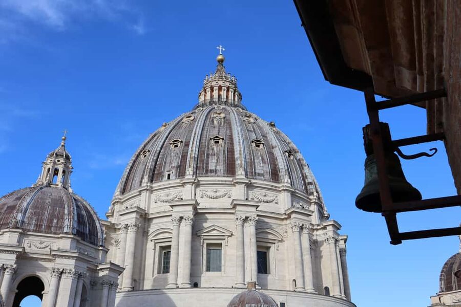St. Peter’s Basilica with Optional Dome Ticket & Audioguide - Meeting the host and finding the correct entrance