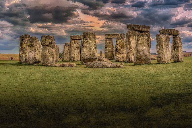 Stonehenge Private Immersive Audio Guide - The burial site and the Beaker People