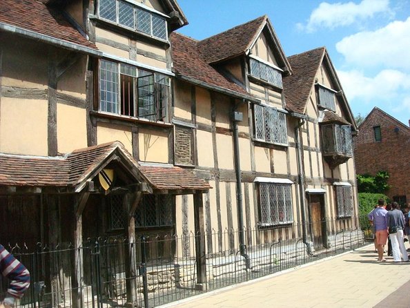 Stratford-Upon-Avon Audio Walking Tour: Shakespeare's Life - Key points at a glance