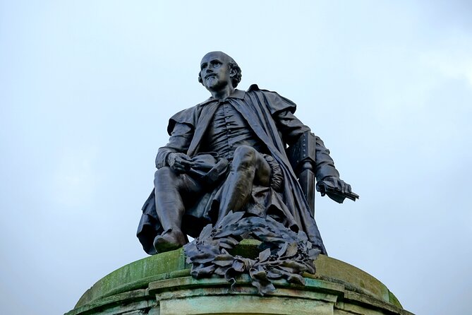 Stratford-Upon-Avon Audio Walking Tour: Shakespeare's Life - Shakespeare’s Schoolroom and the Guildhall
