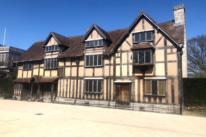 Stratford-Upon-Avon Audio Walking Tour: Shakespeare's Life - Shakespeare’s grave at Holy Trinity Church